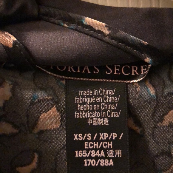 Gorgeous VS Gray Leopard Kimono - Picture 3 of 3